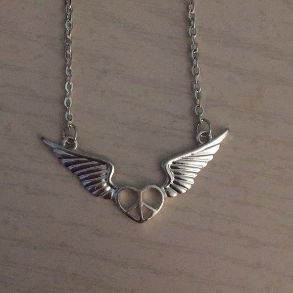 ✨Heart Wings Necklace✨ - Picture 3 of 7
